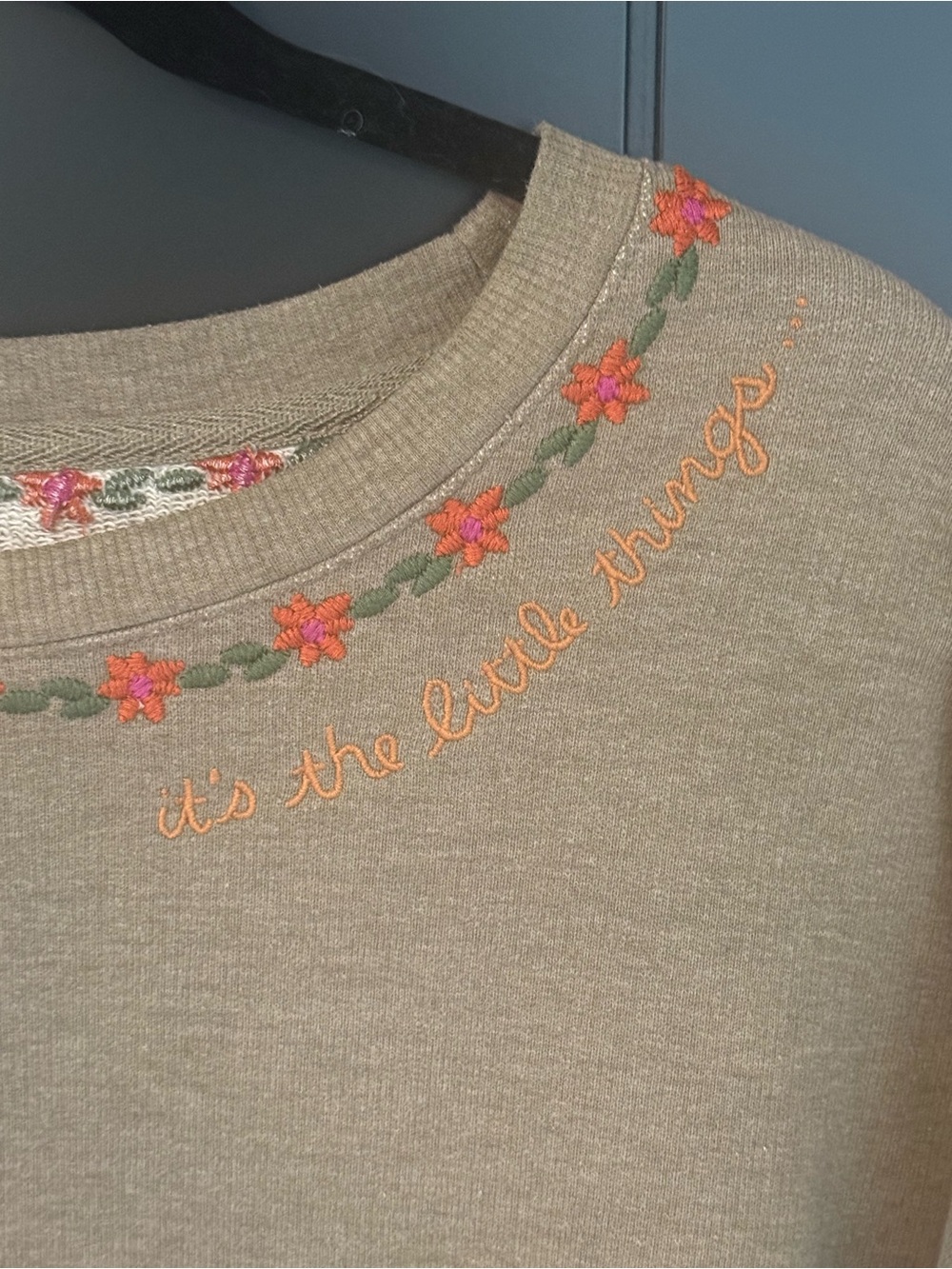 🌺 NATURAL LIFE Women’s Gray Crewneck Sweatshirt Enjoy the Little Things L/XL - Picture 3 of 13